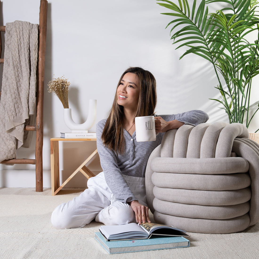 Knotted pouf - Large - Linen sand mel – Pink Lemonade