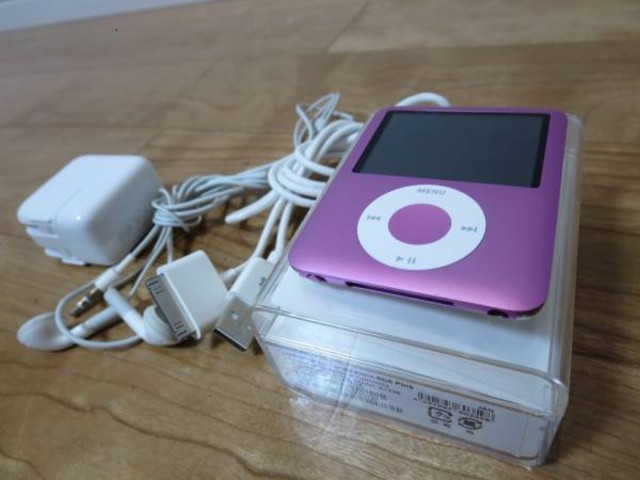 iPod nano☆8GB☆第3世代☆ピンク☆Apple 充電器付 （ iPod・mini