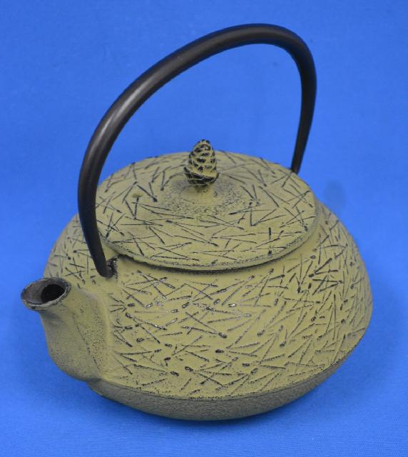 南部鉄器 「岩鋳」製 鉄瓶 急須 松葉 松ぼっくり 抹茶色 未使用品