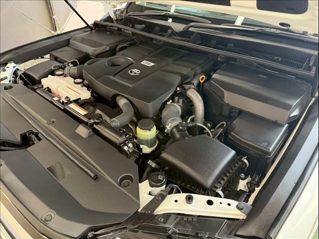 TOYOTA LAND CRUISER ZX | 2023 | PEARL WHITE | 26000 km | details