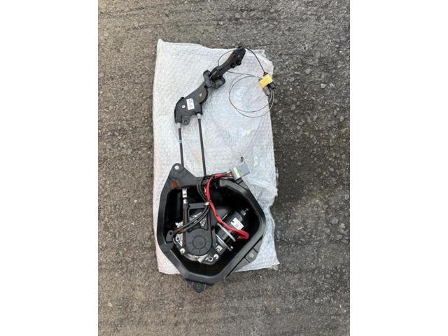 ニッサン セレナ パワースライドドア不調 スライドドアワイヤー交換を