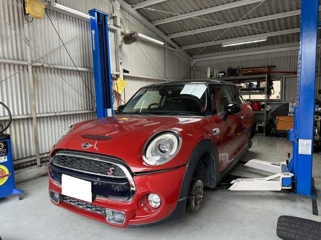 大阪府 寝屋川市より F56 MINI クーパー 車検・24ヶ月法定点検 枚方