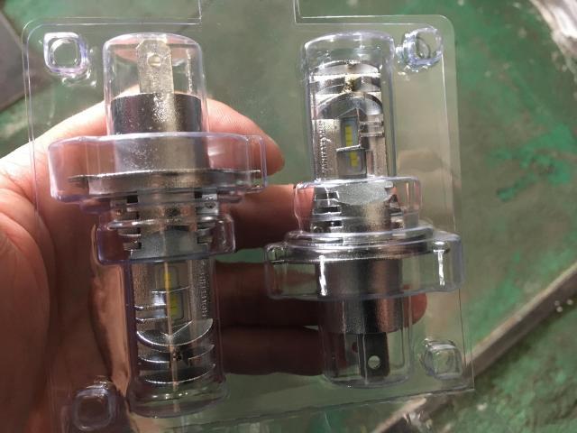 H4ヘッドライトバルブ交換用のLED。スフィアライト：ライジングαPro