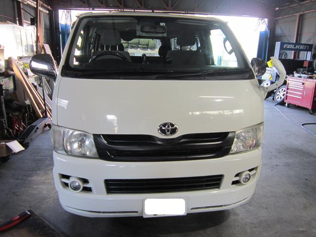 トヨタ ハイエース KDH201V LEDヘッドライト交換 山梨県甲府市