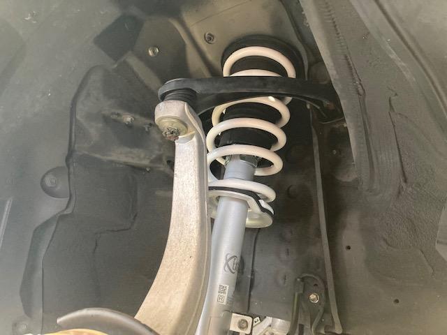 AWS210 クラウンハイブリッド カヤバ エクステージキット取付け