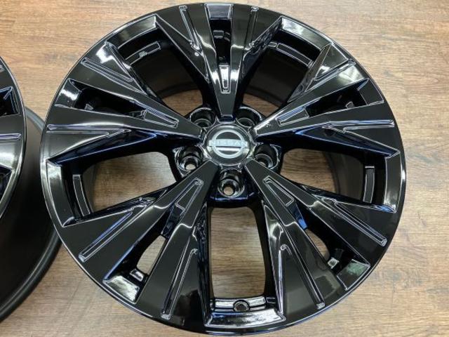 少ない新型エクストレイル純正カスタムカラー＆新品スタッドレスセット