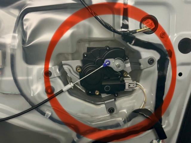 宝塚市】日産 セレナ HC26 スライドドアロックリリースモーター交換