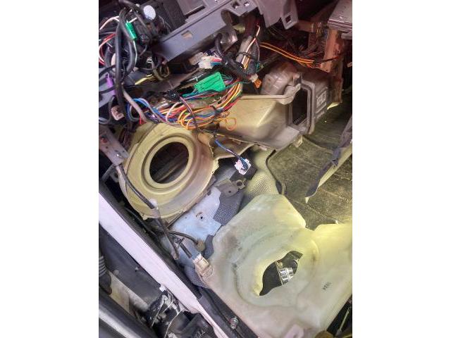 いすゞ エルフ エバポレータ清掃 除菌 エアコン臭い 風弱い 佐野市