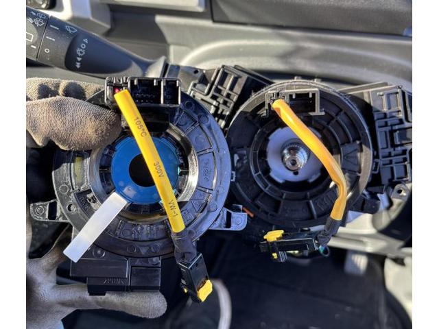 あと付け純正ステアリングリモコン】トヨタ ピクシスメガ 電装品