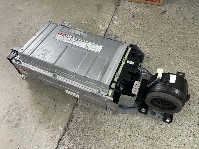 アクア ハイブリッドバッテリー交換費用 値段 リビルドバッテリー交換