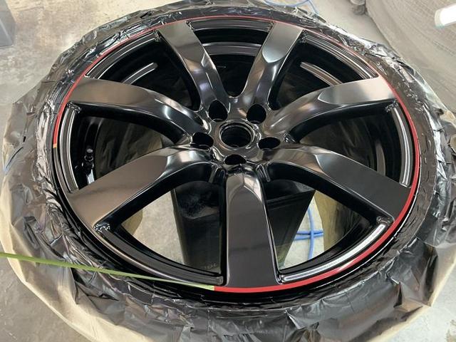 GTRの純正ホイールを赤ライン入りマットブラック塗装｜グーネットピット