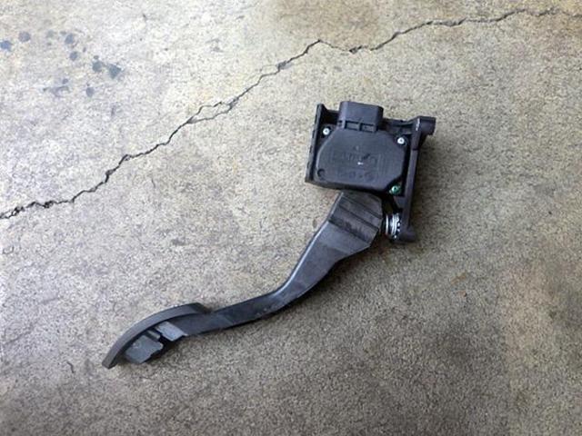 フィアット500 走行不能 アクセルポジションセンサー交換｜グー