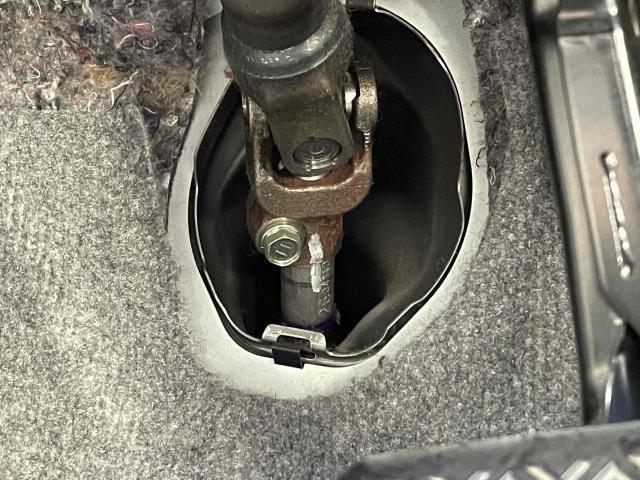 トヨタ プリウス ZVW30 走行時異音 インタミシャフト交換 コトコト音