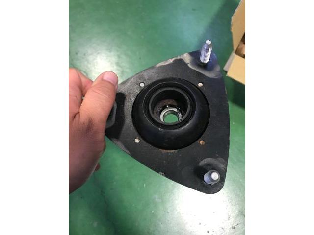 AGH30 ヴェルファイア エアサス アッパーマウント 交換 ピロアッパー