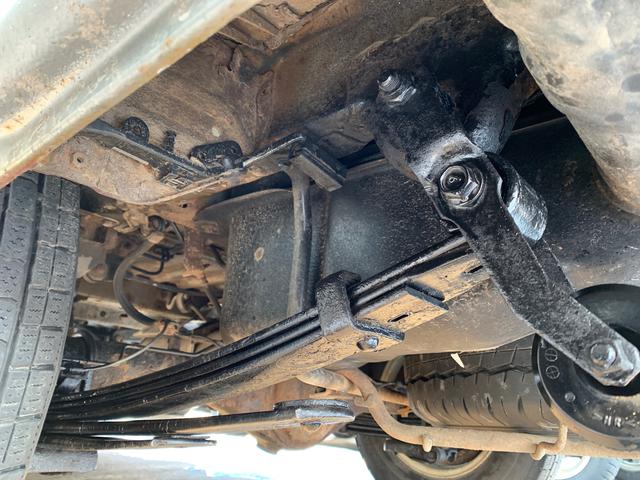 トヨタ ハイエースバン リーフスプリング交換｜グーネットピット