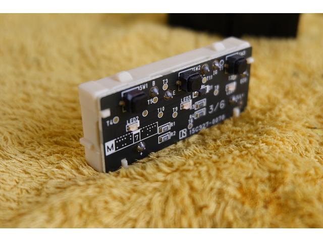 20系アルファード 室内LED打替え作業 エアコンパネルLED打替え