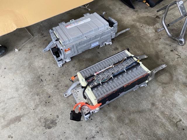 トヨタ アクア ハイブリッドバッテリー交換 ボルテージセンサー交換