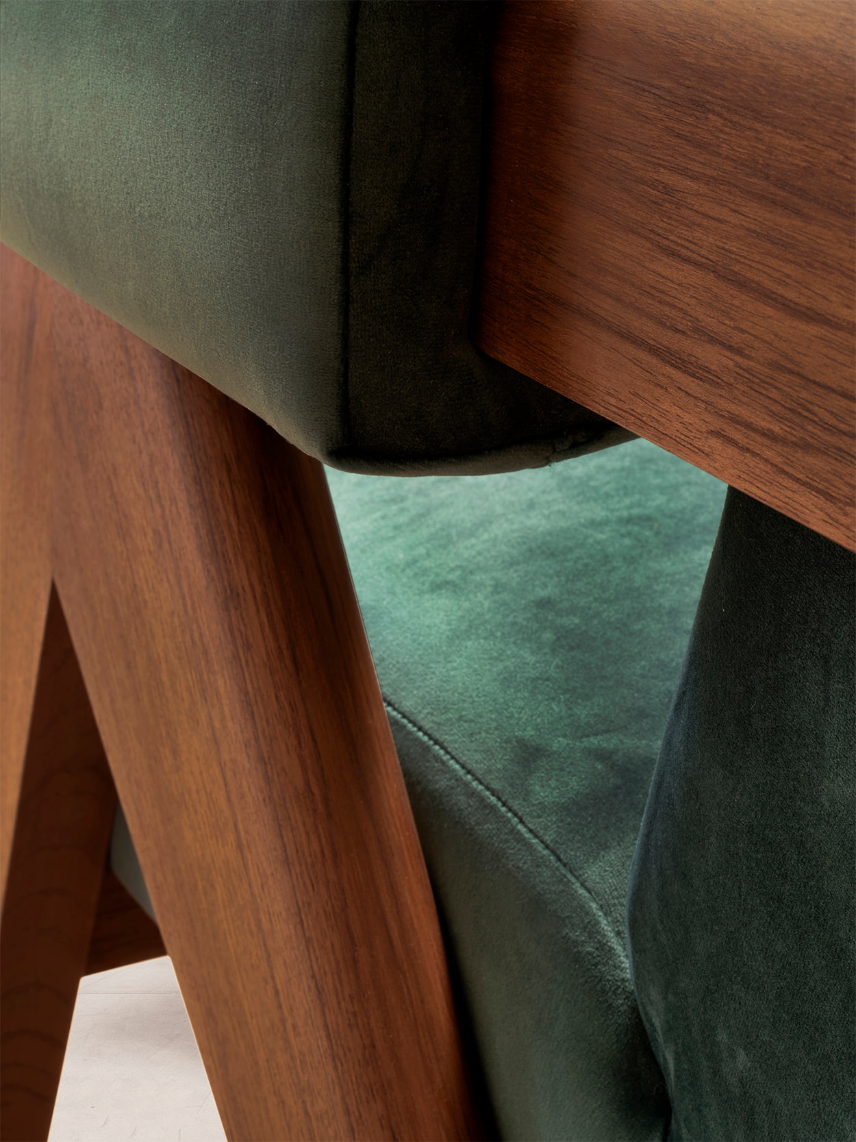 PH321 – Upholstered Easy Armchair｜Pierre Jeanneret