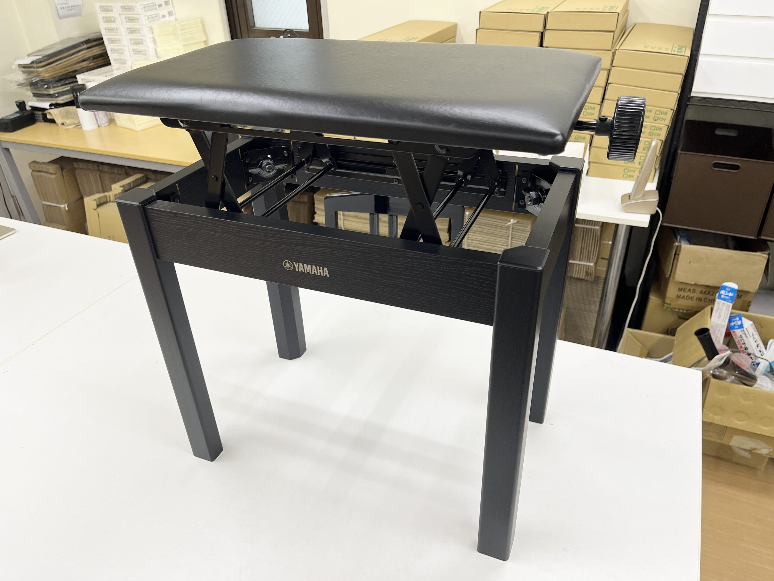 電子ピアノの椅子がグラつくから直したい – 電子ピアノ再生工房