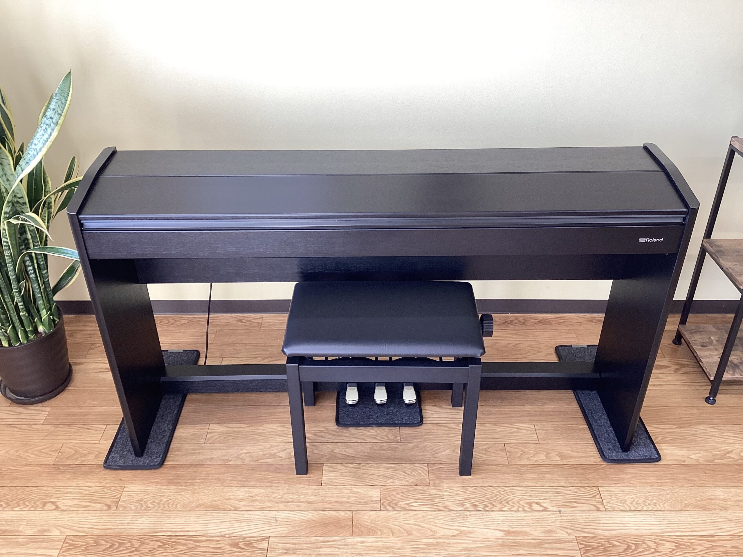 ローランド F701-CB 黒木目調仕上げ 中古 2022年製 Roland Home Piano