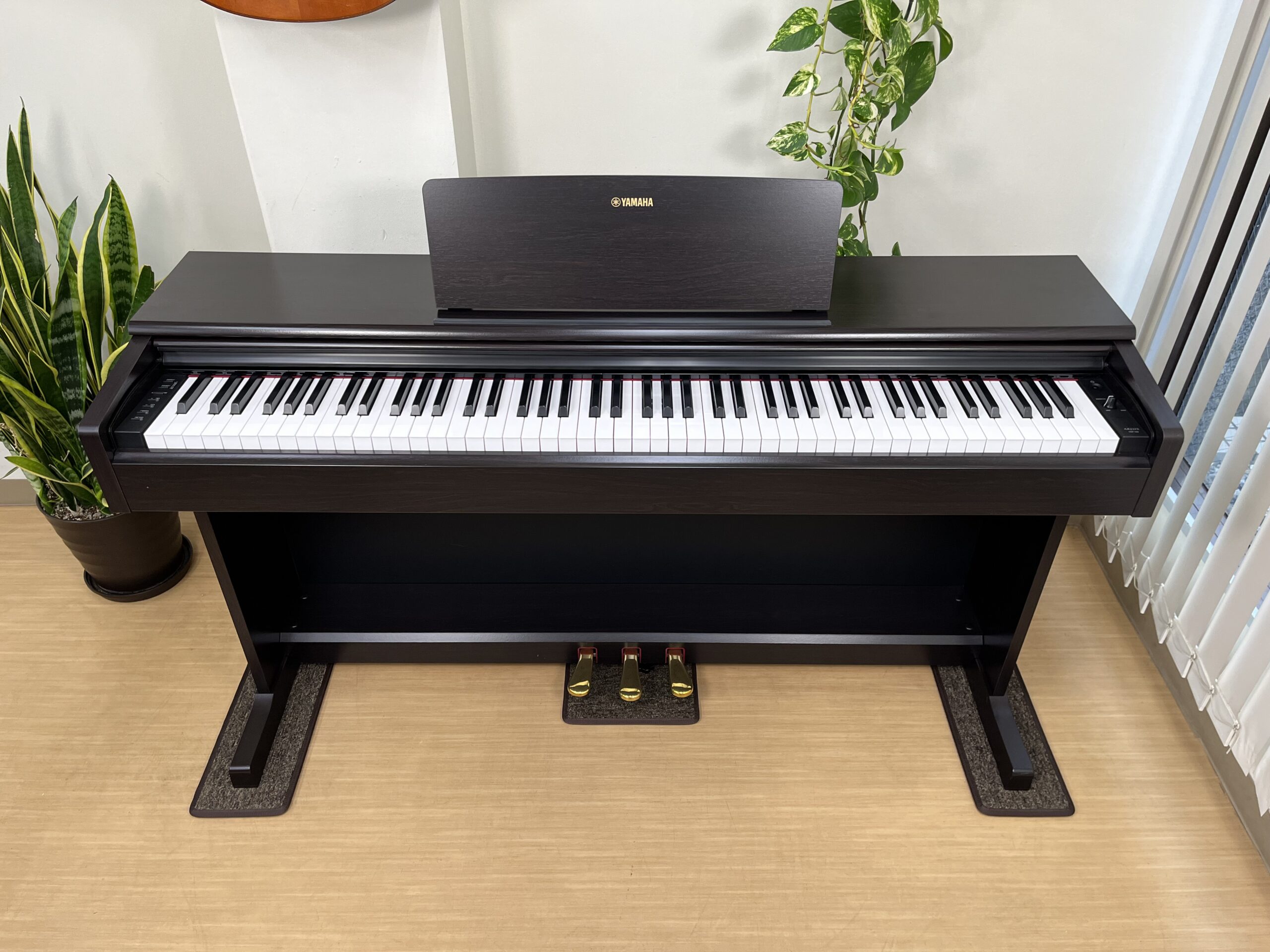 電子ピアノとマットのカラーの組み合わせ – 電子ピアノ再生工房