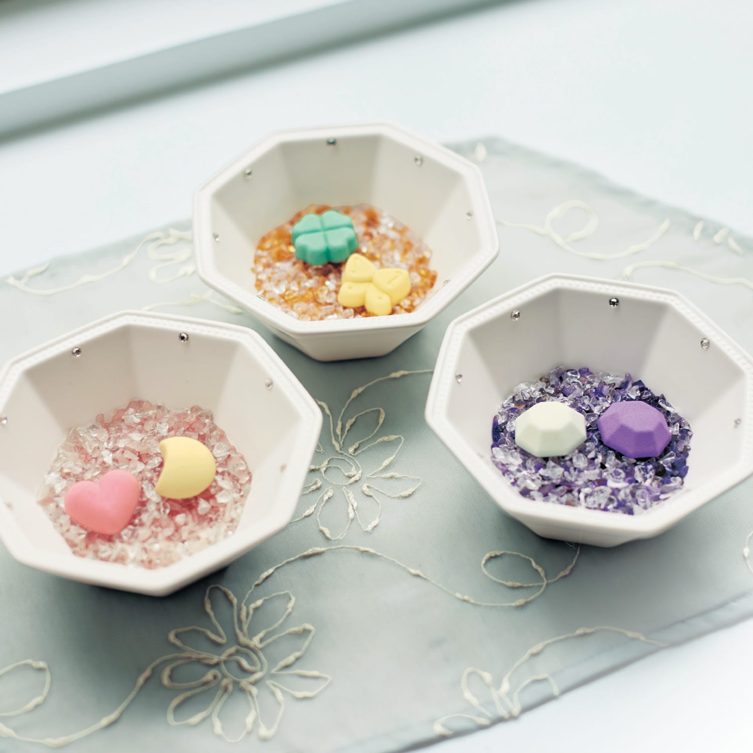 クリスタルガラスを使った八角皿＆天然石セット（オーナメント/置物