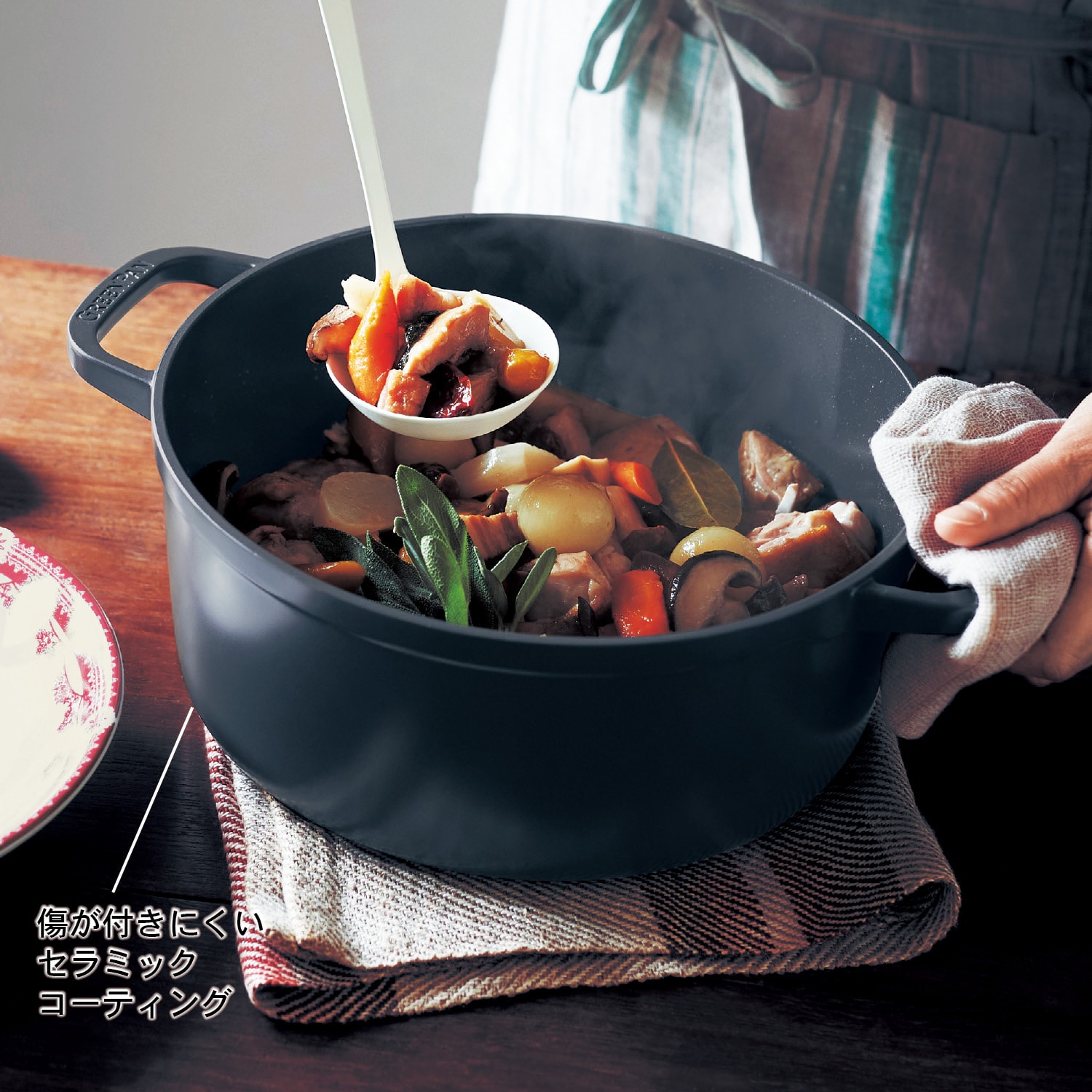 驚くほど軽いアルミ鋳物両手鍋「フェザーウェイトパン」（鍋/土鍋/圧力