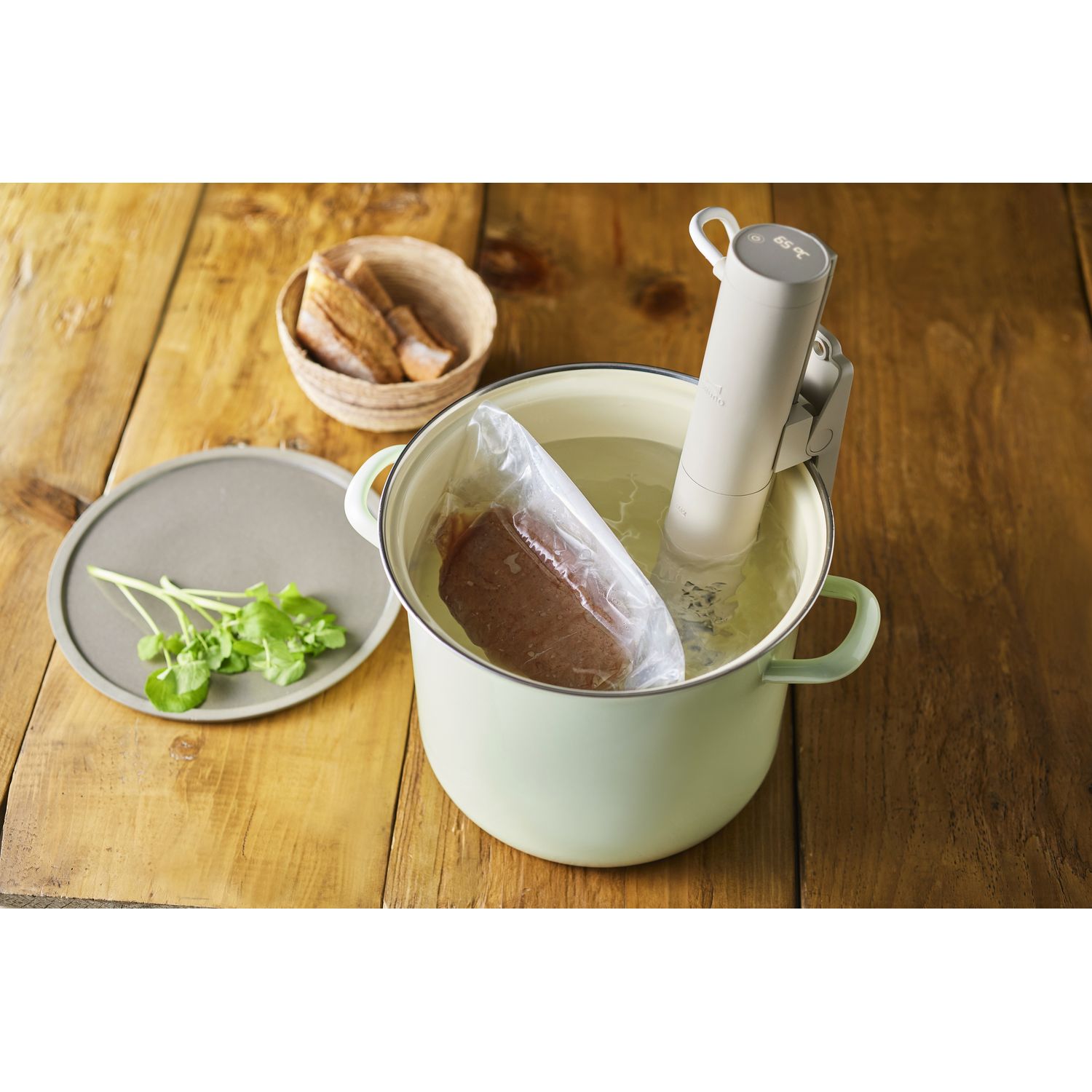 コンパクト低温調理器 【じっくり低温加熱で食材しっとり柔らか