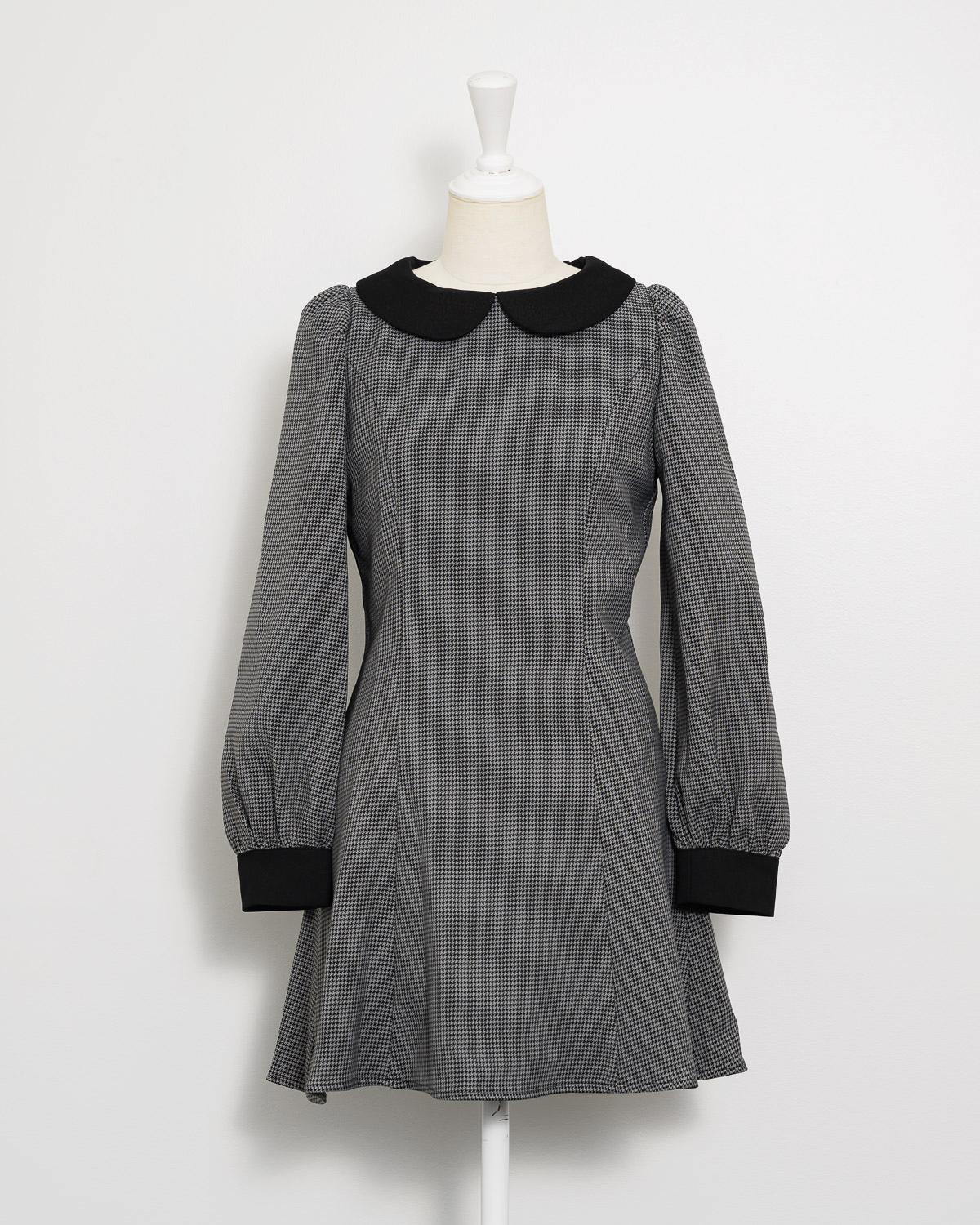 チュールエプロン付き丸襟ワンピース – pium