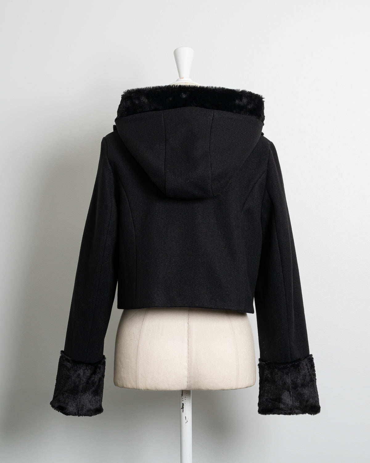 ファーリボンヨークフリルショートコート – pium