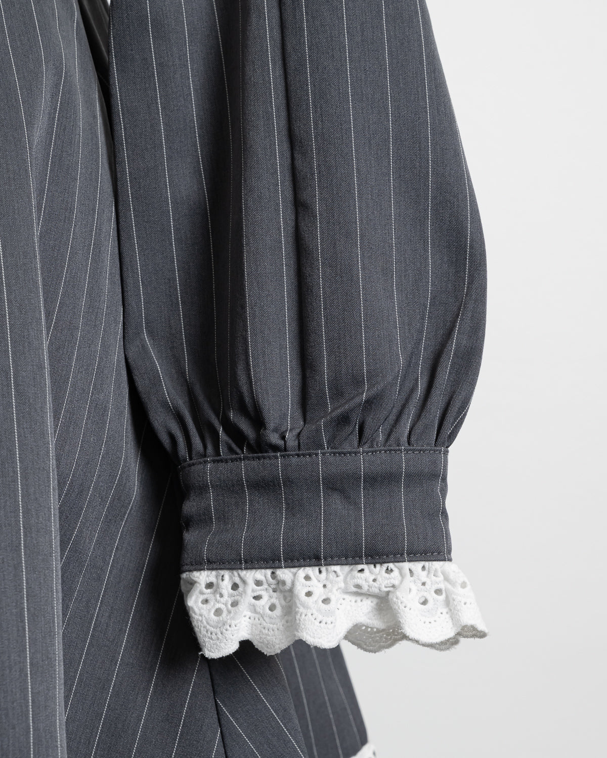 チョーカー付きコットンフリル長袖ワンピース – pium