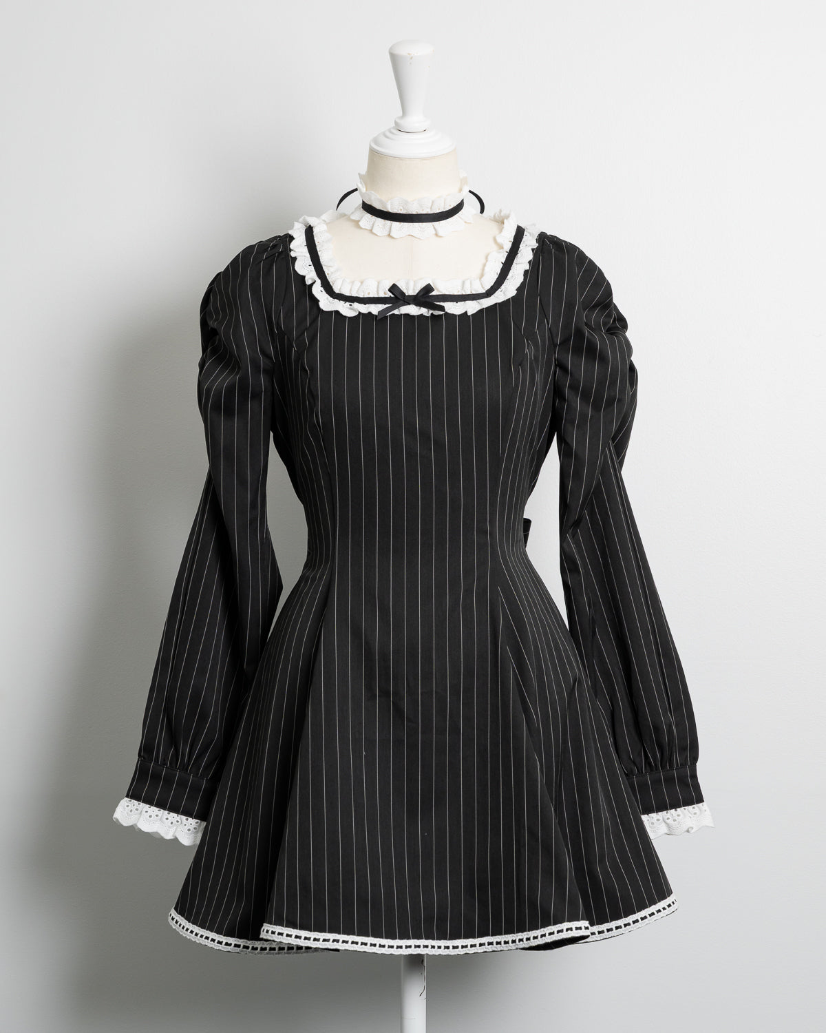 チョーカー付きコットンフリル長袖ワンピース – pium