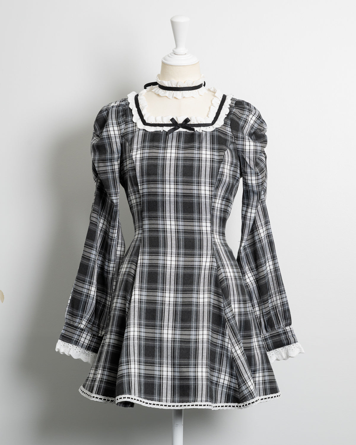 チョーカー付きコットンフリル長袖ワンピース – pium