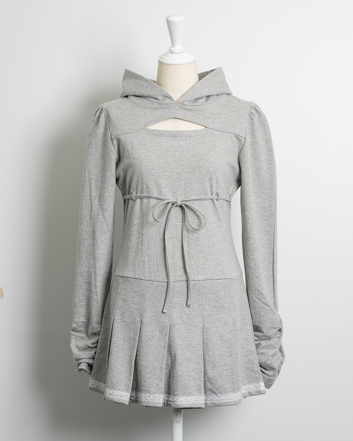 カットアウトプリーツ裏毛ミニワンピ – pium