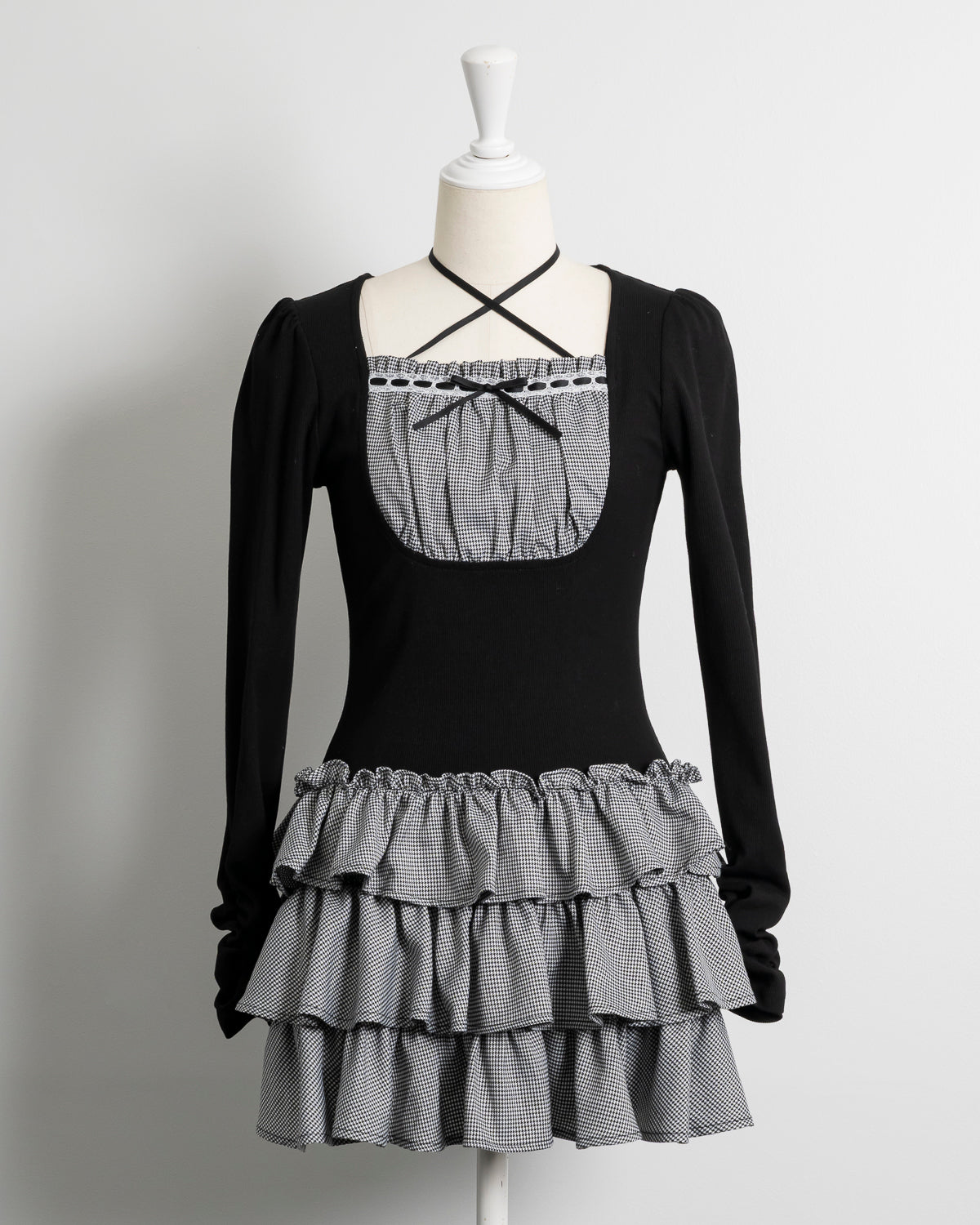 ラウンドフリルティアードリブワンピース – pium