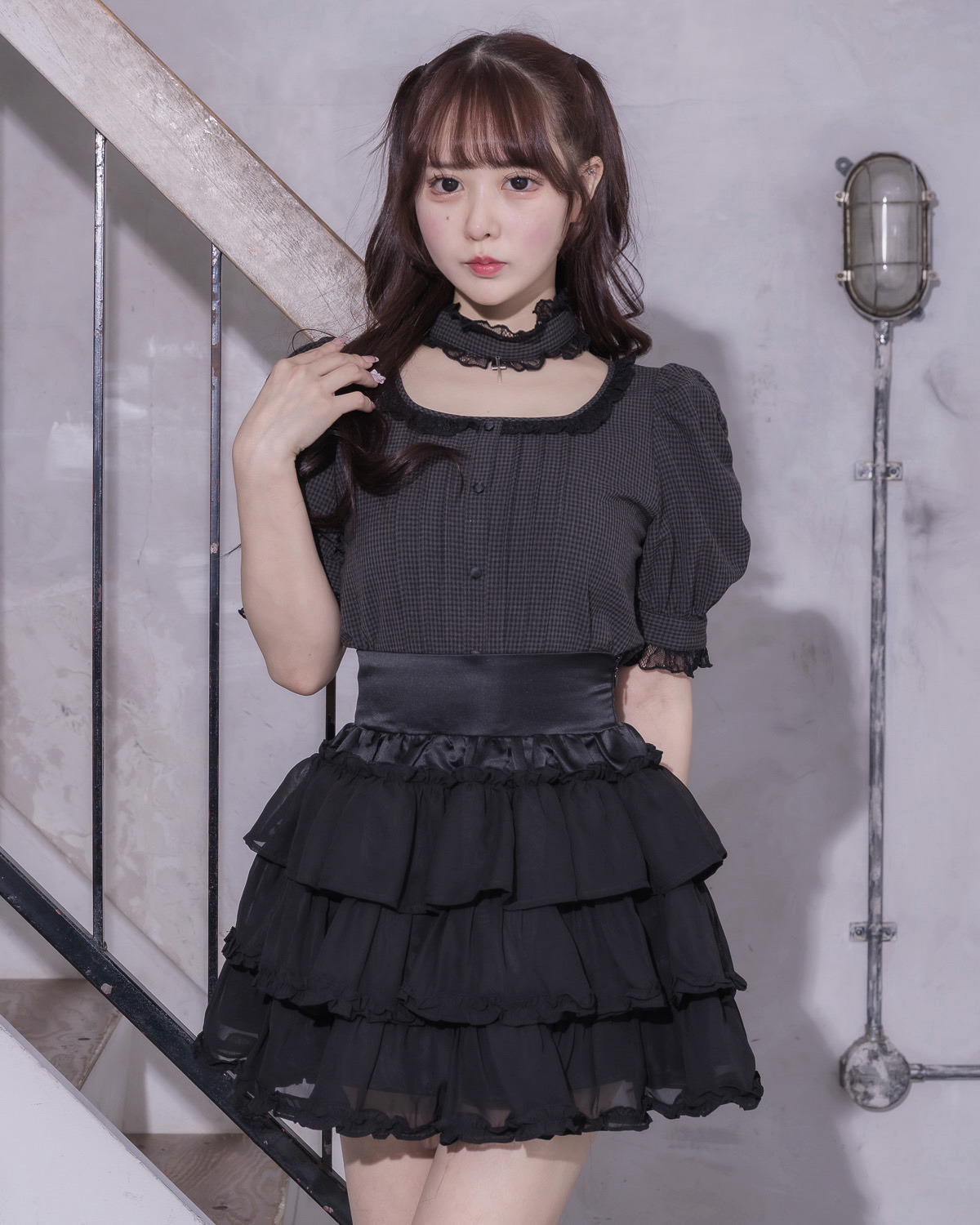 クロスチョーカーフリルブラウス – pium