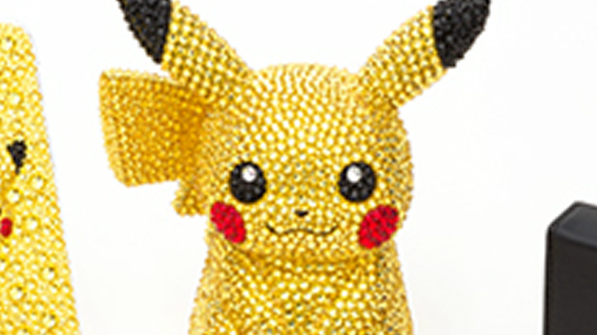 ポケモンとスワロフスキーのコラボで、33万円のピカチュウのフィギュア
