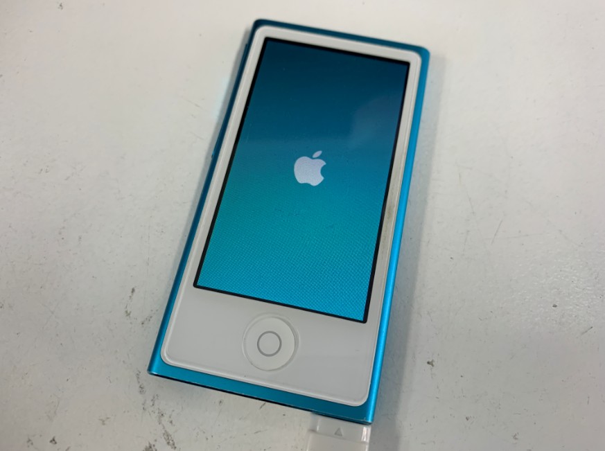 充電が無くなったiPod nano第7世代に充電器を挿すとリンゴループになっ