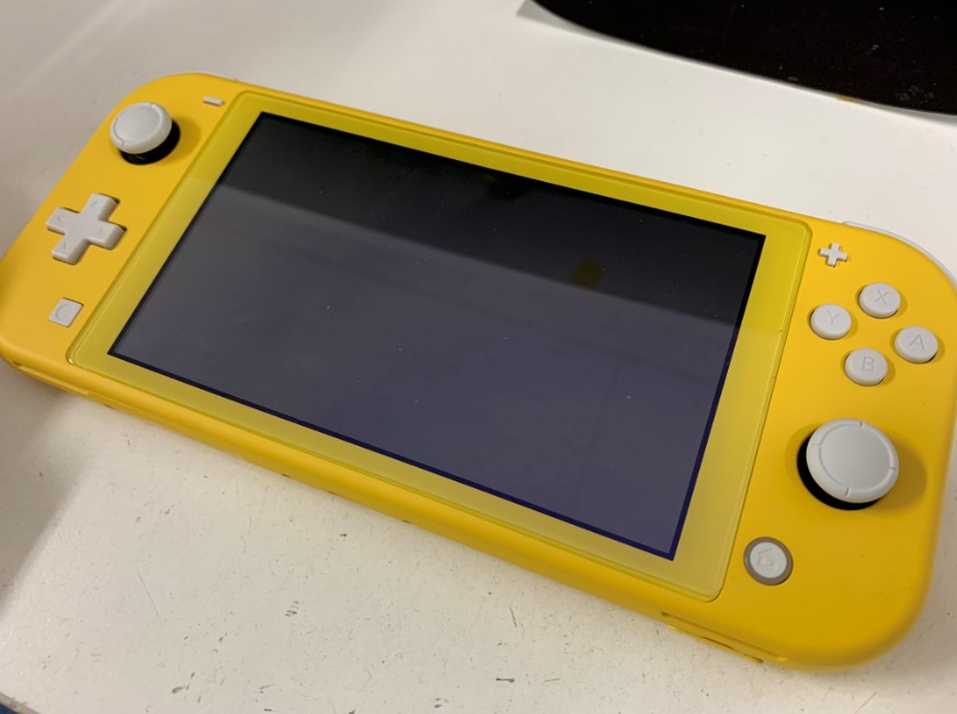 Nintendo Switch liteが水濡れで電源が入らない！徹底分解して基板を