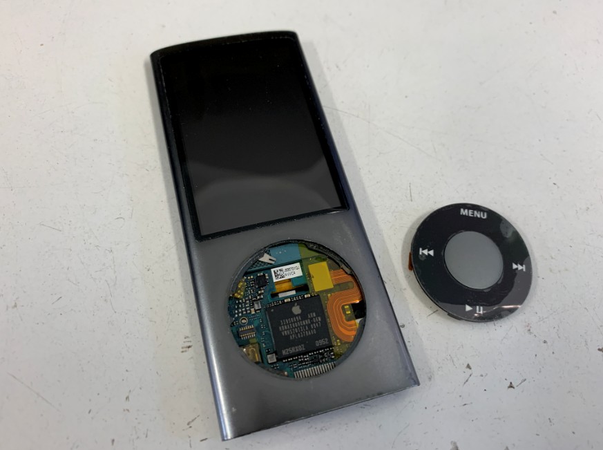 iPod nano第5世代バッテリー交換】修理料金8800円で充電持ちが向上し