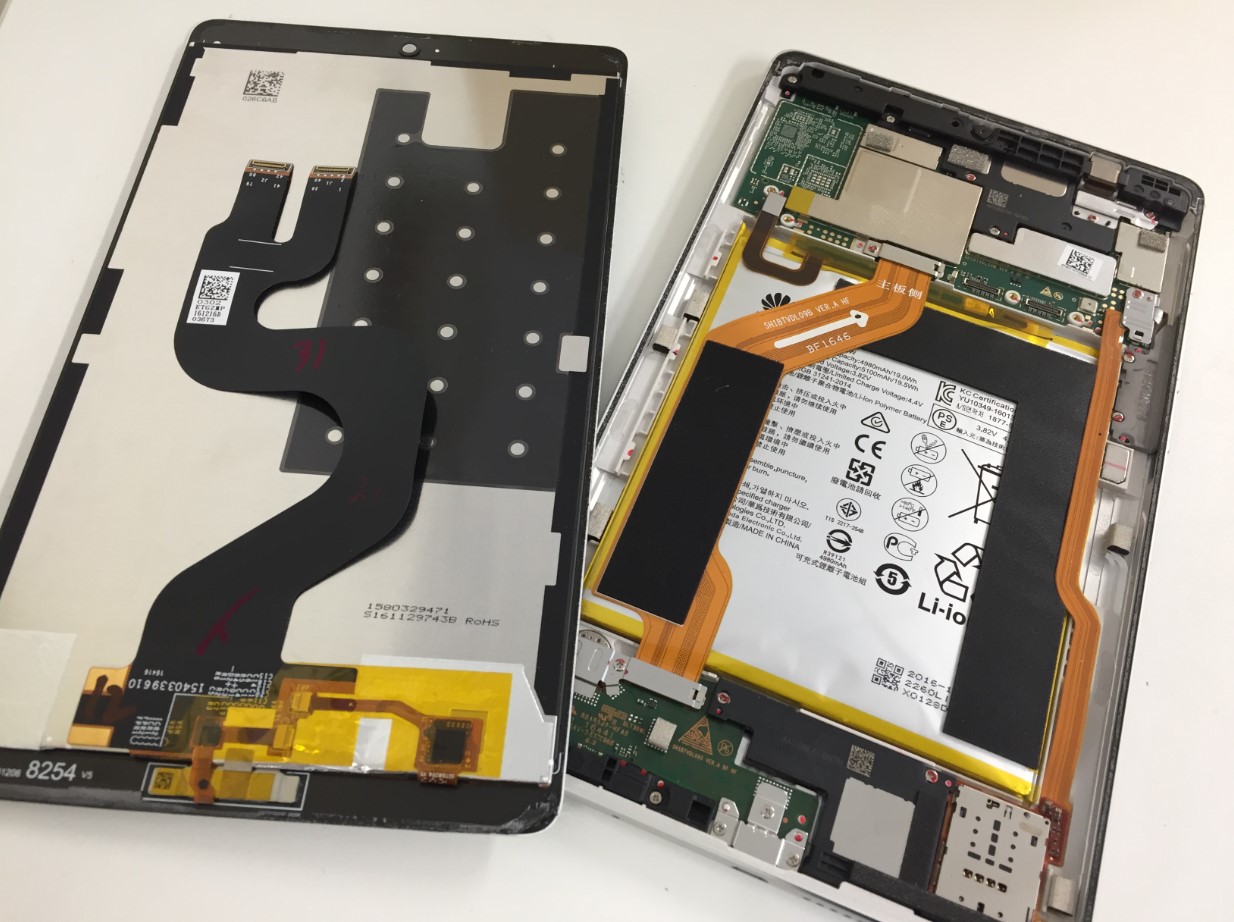MediaPad M3(BTV-W09)バッテリー交換で膨張して画面浮きしたハマグリ化