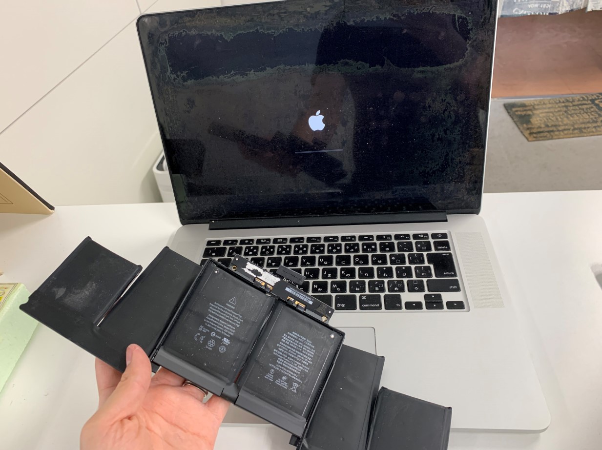 MacBook Air(2014年/15インチ)バッテリー交換！すぐに電池残量が減って