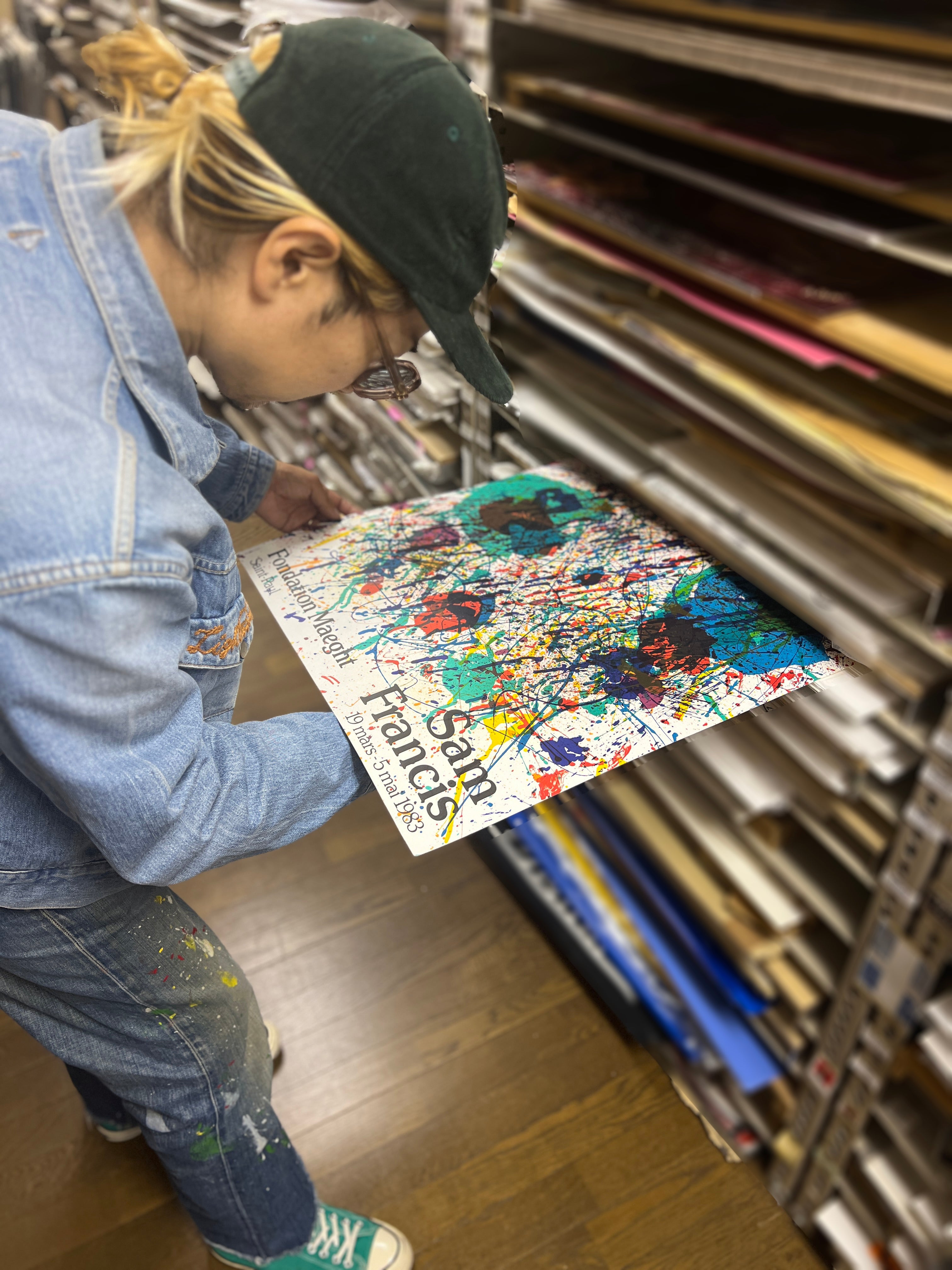 倉庫に眠る数十年前のヴィンテージ・ポスター。| POP ART BANANAS