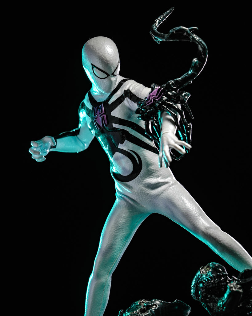 Hot Toys CMS027 Aliens Vs. Avengers 1/6th scale Miles Morales