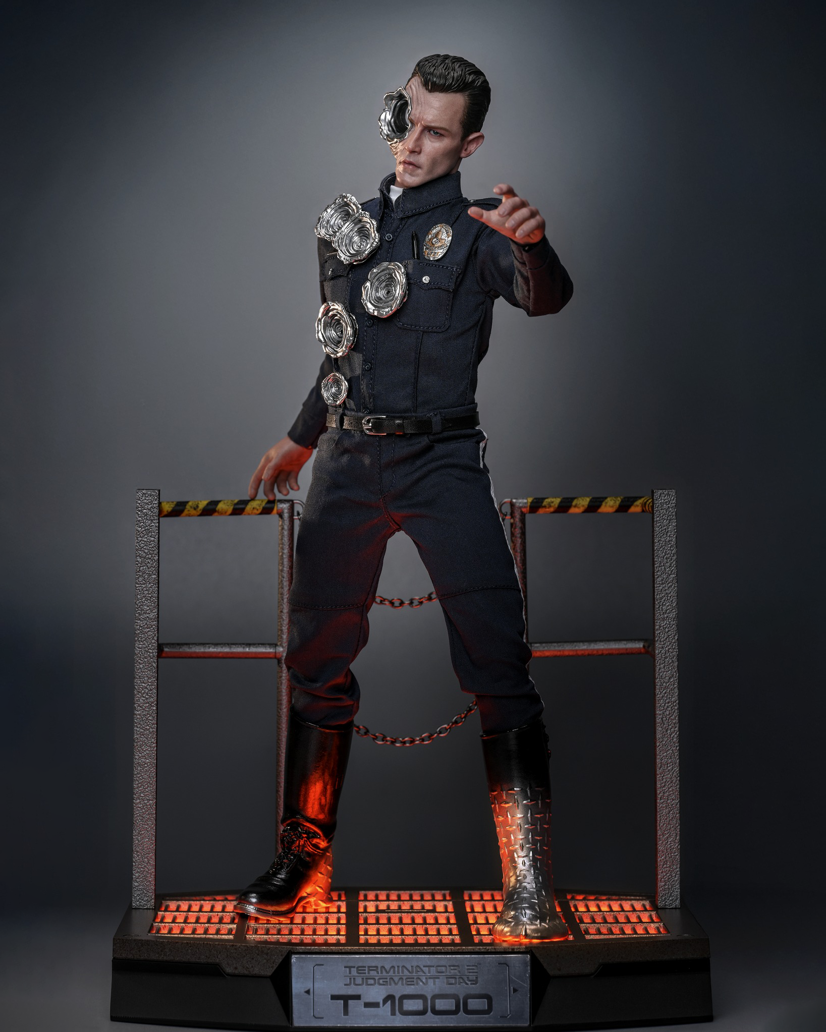 Hot Toys MMS774 Terminator 2 Judgement Day T1000 (2.0) 1/6 Scale