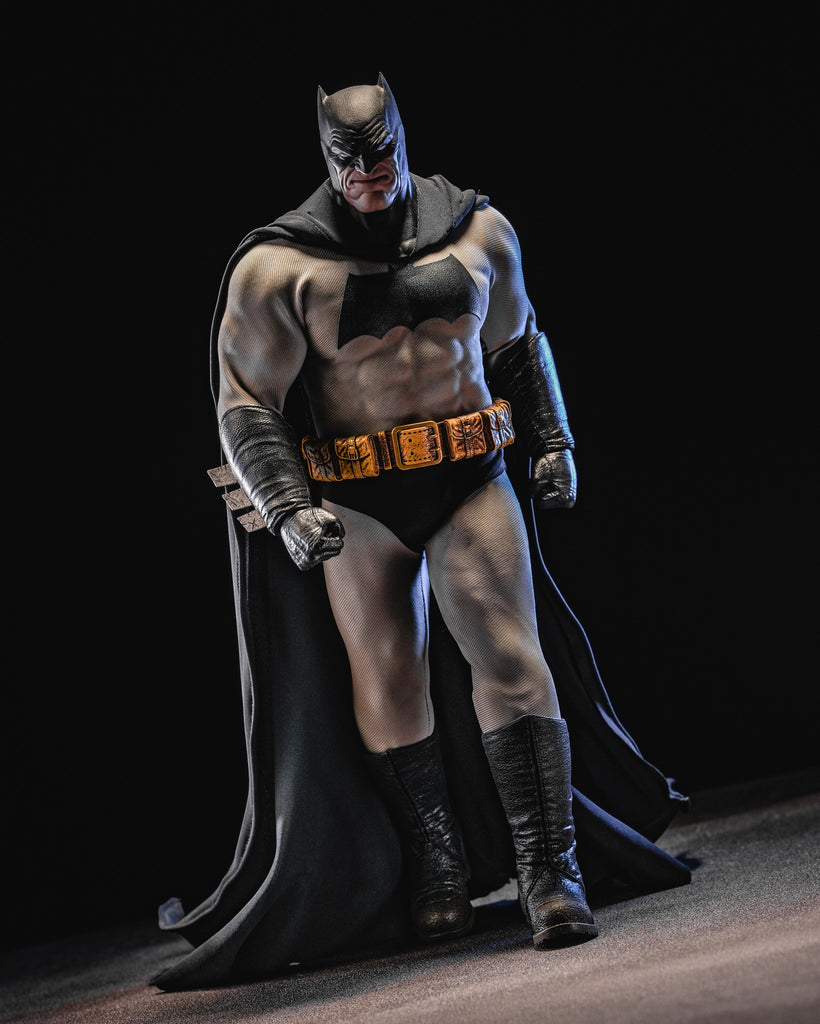 Hot Toys CMS024 DC Comic Batman The Dark Knight Returns Batman 1/6