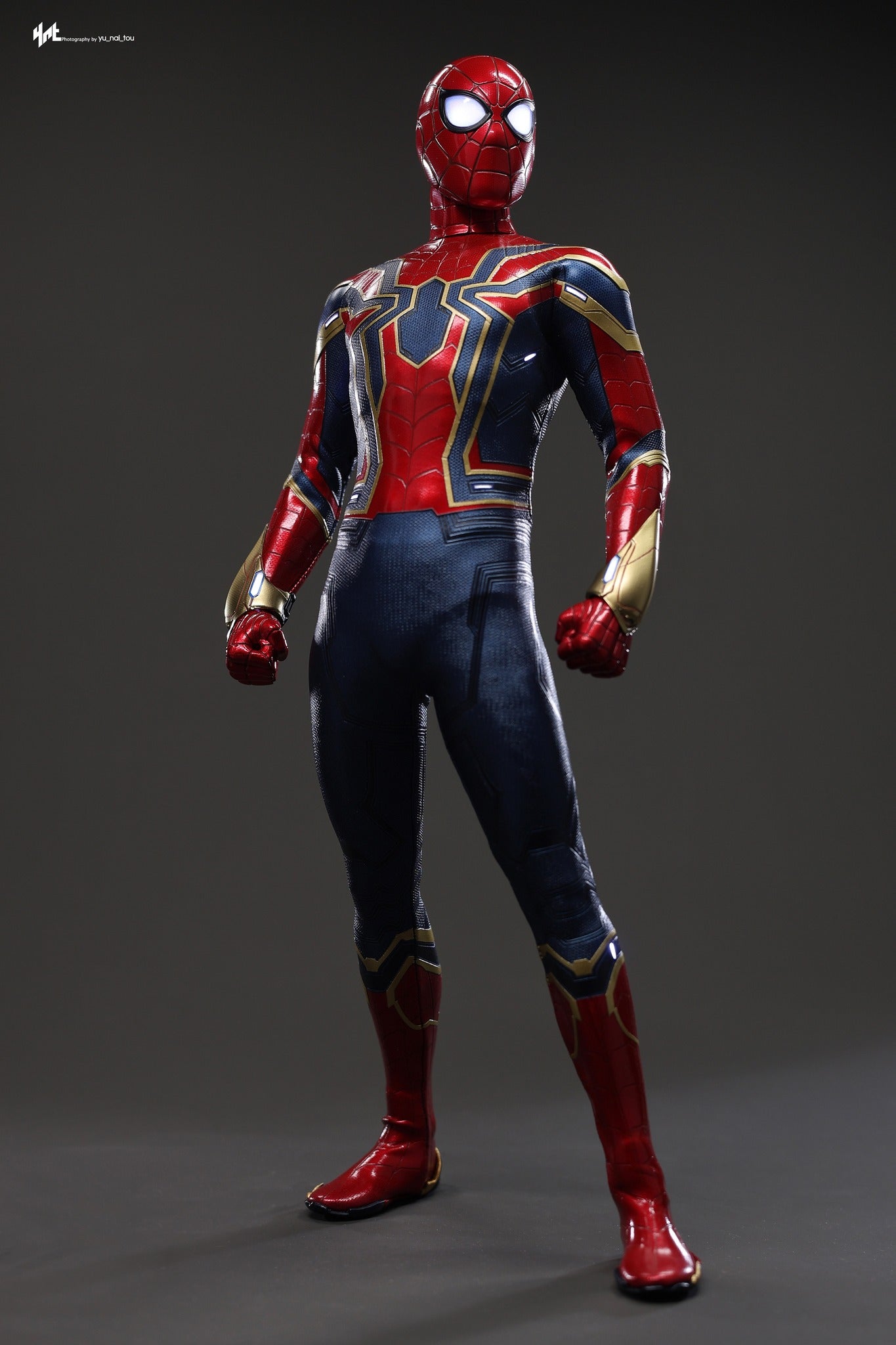 Hot Toys MMS762AE Marvel Avengers Endgame Iron Spider (Artisan
