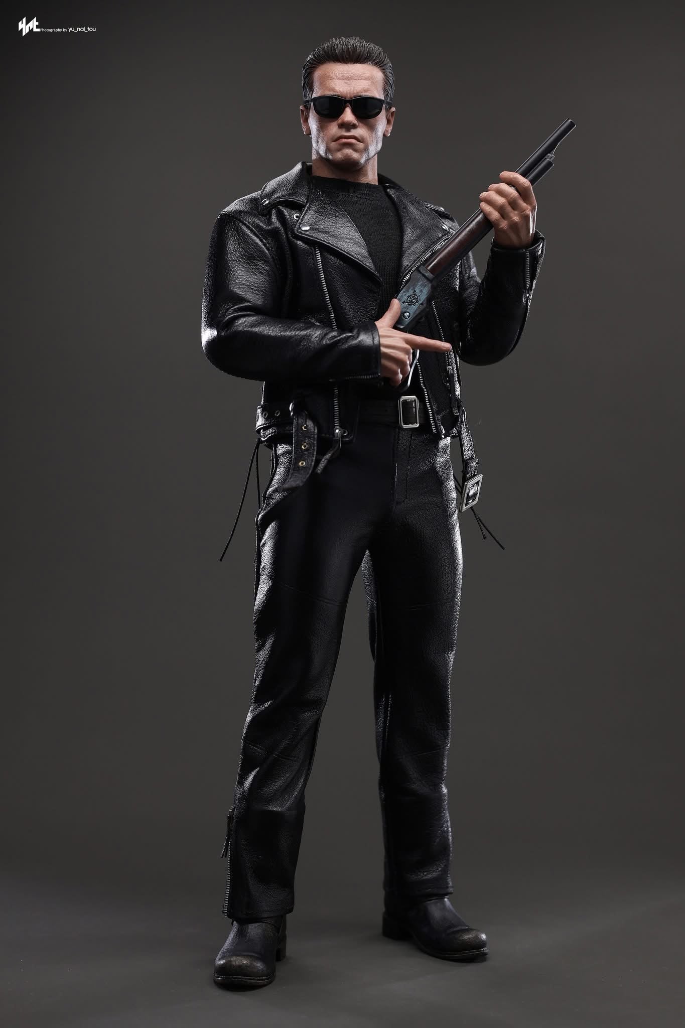 Hot Toys MMS795 Terminator 2: Judgment Day 1/6th Scale T-800 (2.0