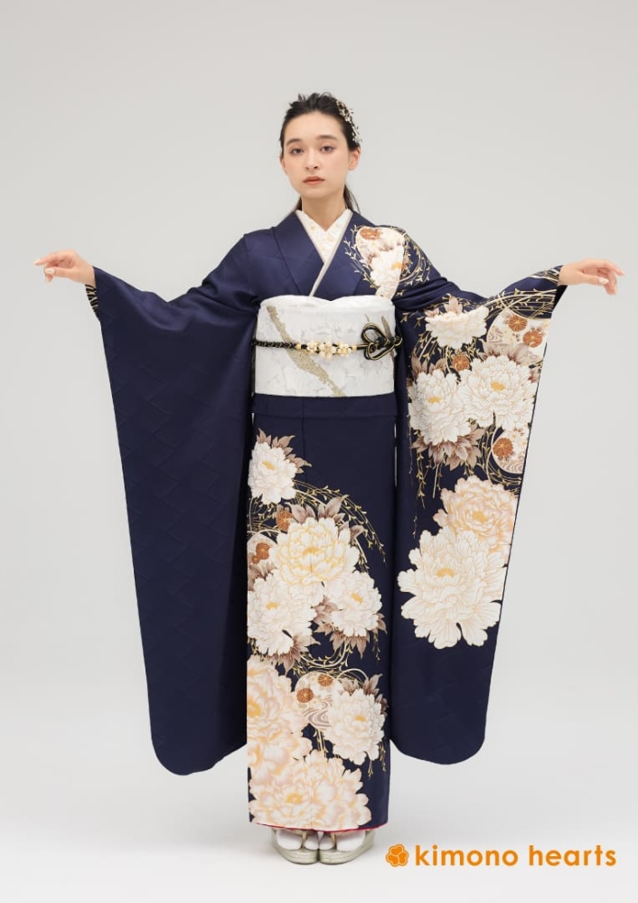 粋古典】FL-C305｜大輪の白牡丹が咲くシックな紫色の古典柄振袖で成人