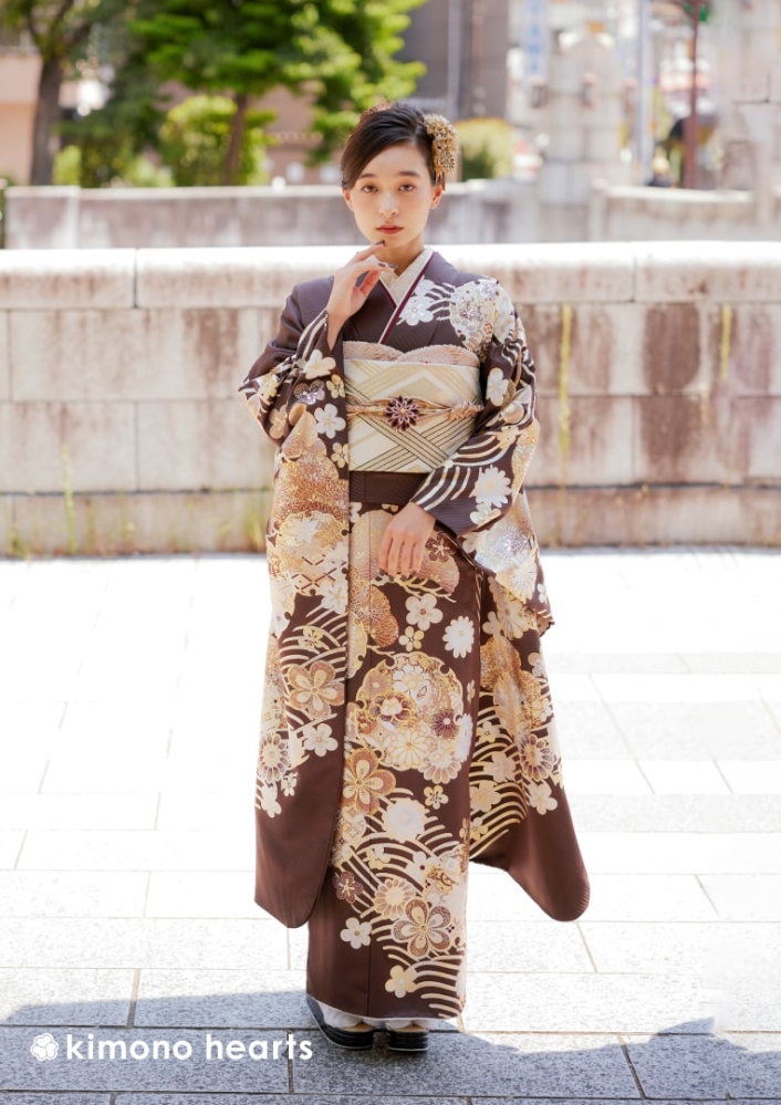 伝統古典】FL-C303｜茶色に吉祥文様が描かれた上品な古典柄振袖